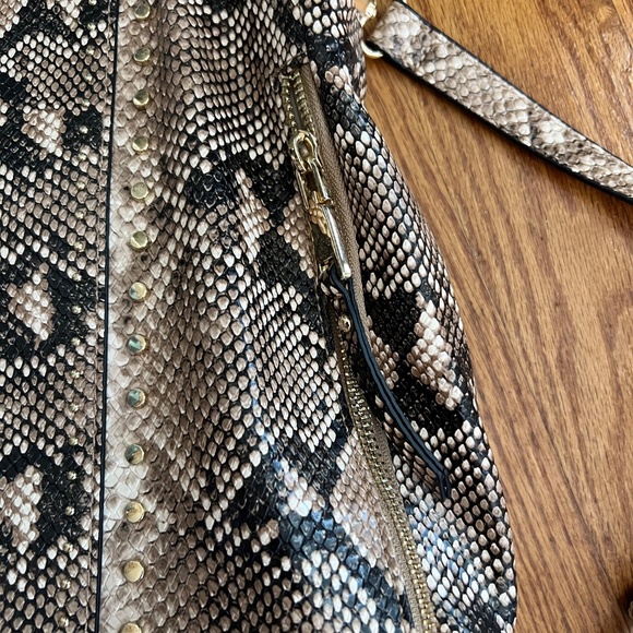 NWOT 🐍 INC snakeskin pattern satchel with detachable shoulder strap - Picture 4 of 10